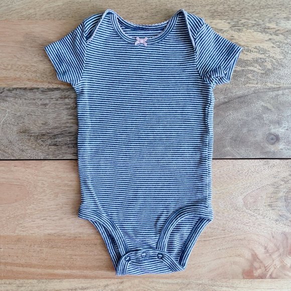 🧸 SALE! (5 for $15, 8 for $22, 12 for $30) Carter’s bodysuit 6m dark grey stripe - Picture 1 of 4